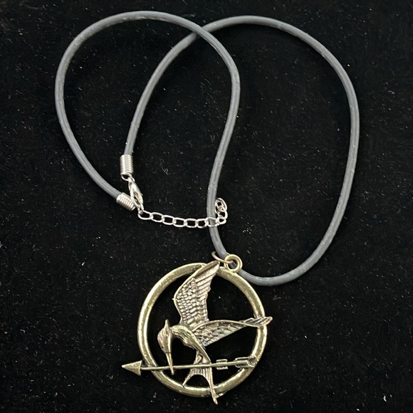 Hunger Game-like Gold Color Necklace - Picture 8 of 16